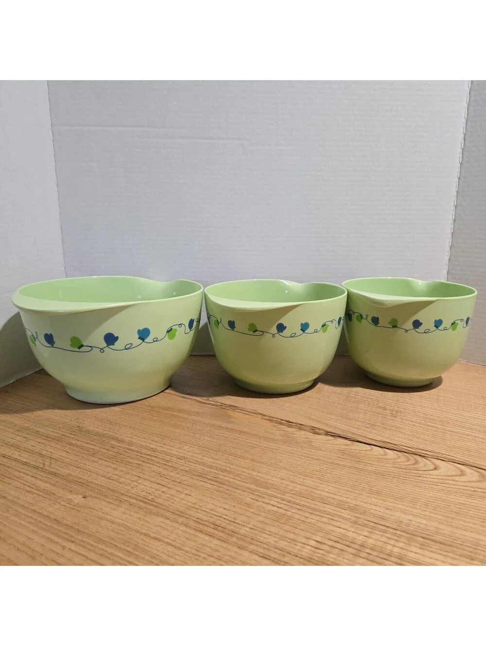 Set of 3 Mixing Serving Bowls Melamine 6-8 Cups Green Cottage Core Mittens
